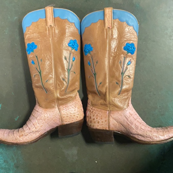 Pink alligator Virgen de Guadalupe western boots - Picture 8 of 9